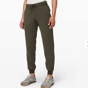 Lululemon On The Fly Jogger